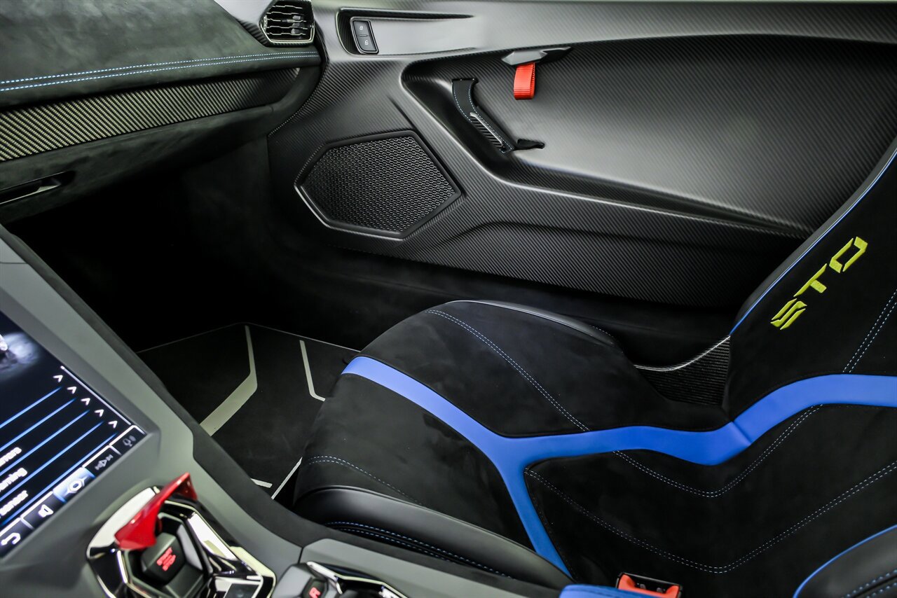Used 2022 Lamborghini Huracan STO RWD image 37