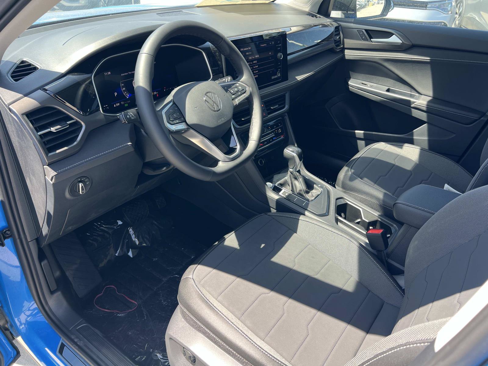 New 2026 Volkswagen Taos SE FWD image 5