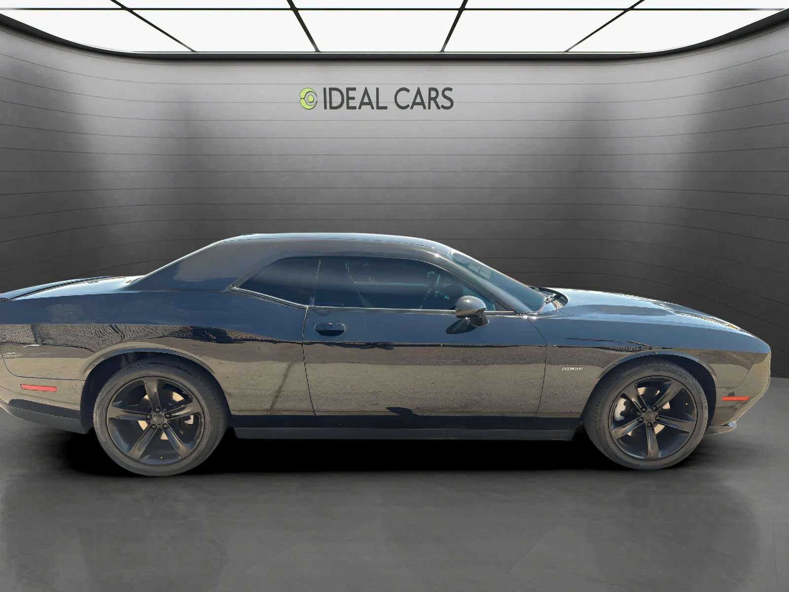 Used 2017 Dodge Challenger R/T RWD image 4