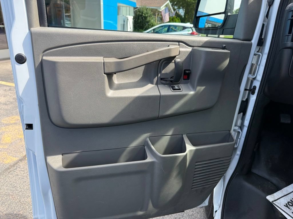 Used 2025 Chevrolet Express 2500 w/ Driver Convenience Package RWD image 9