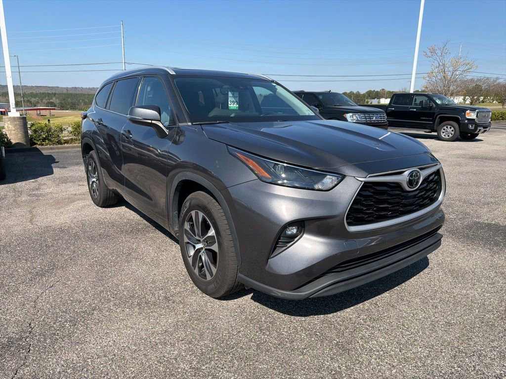 Used 2022 Toyota Highlander XLE image 11