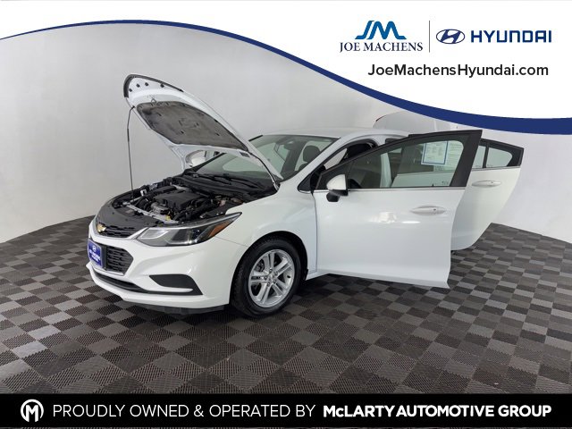 Used 2018 Chevrolet Cruze LT w/ Convenience Package image 11