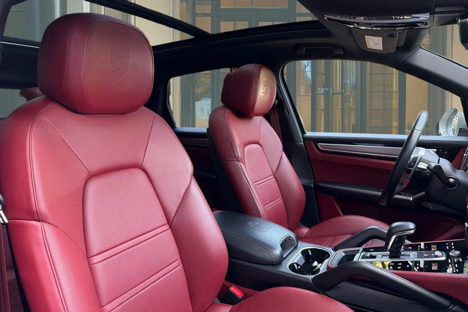 Used 2023 Porsche Cayenne Platinum Edition image 33