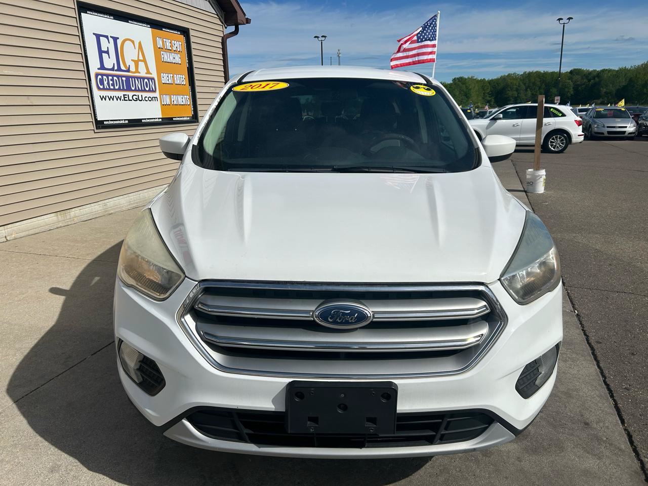 Used 2017 Ford Escape SE FWD image 2