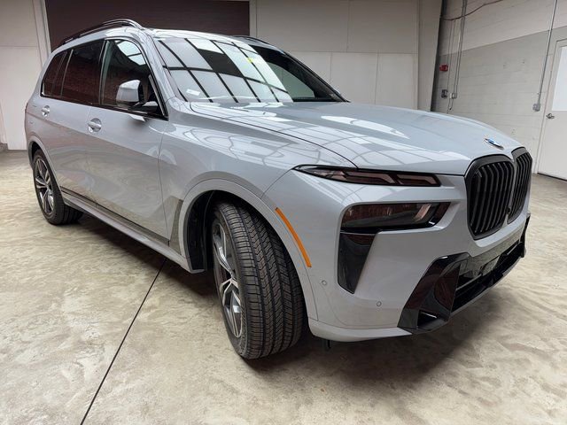 Used 2026 BMW X7 xDrive40i w/ M Sport Package AWD/4WD image 7
