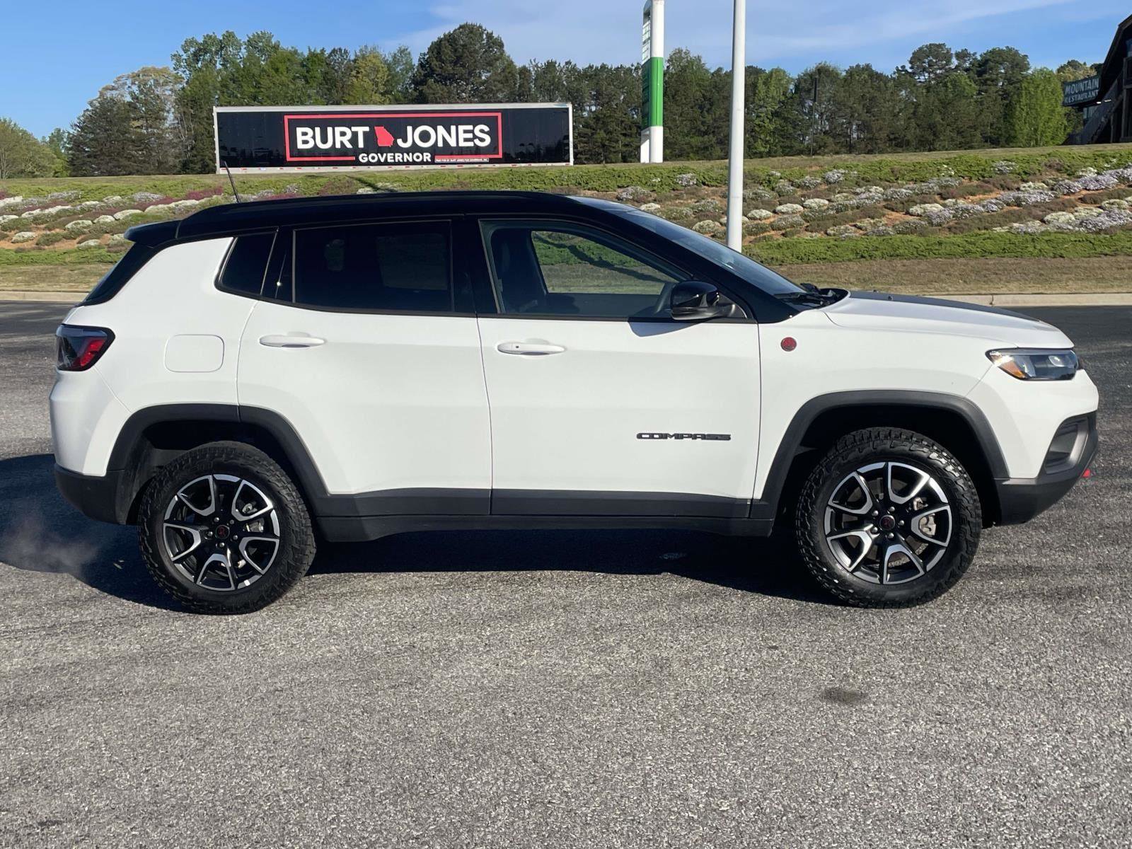 Certified 2025 Jeep Compass Trailhawk AWD/4WD video 2