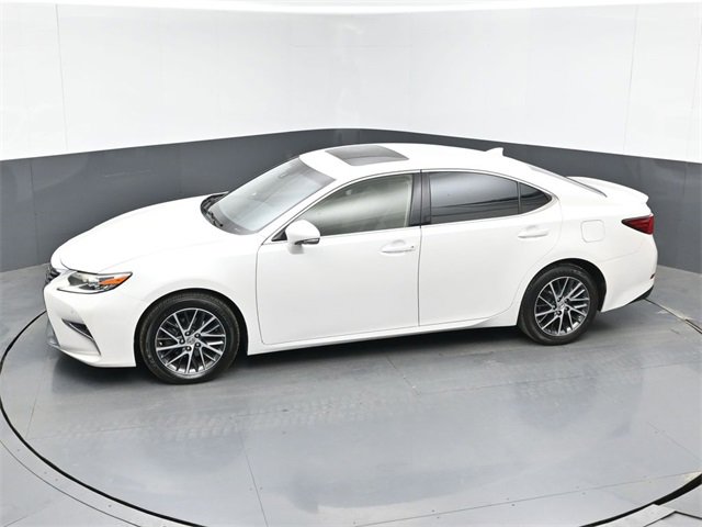 Used 2017 Lexus ES 350 w/ Luxury Package image 38