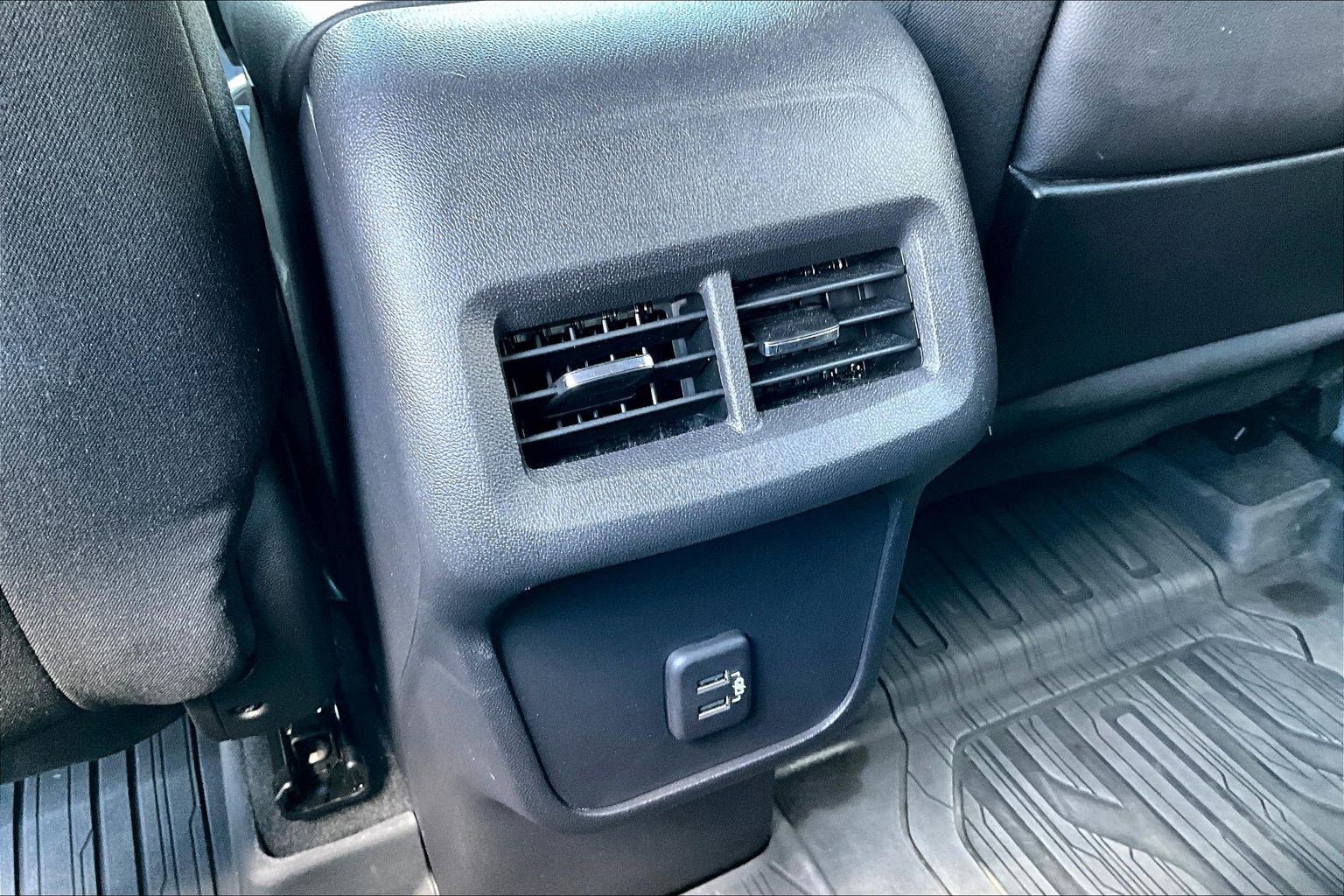 Used 2024 GMC Terrain SLE w/ Driver Convenience Package AWD/4WD image 10