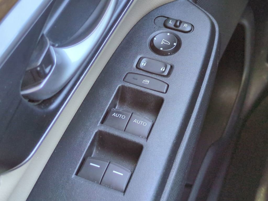 Used 2018 Honda CR-V Touring image 25