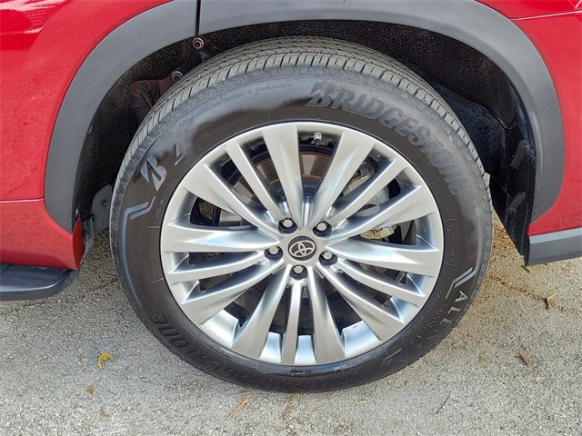 Used 2023 Toyota Highlander Platinum image 10