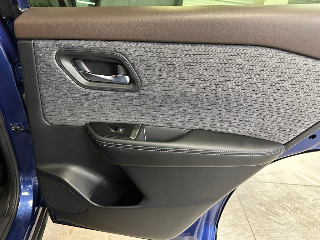 Used 2023 Nissan Rogue SV AWD/4WD image 26