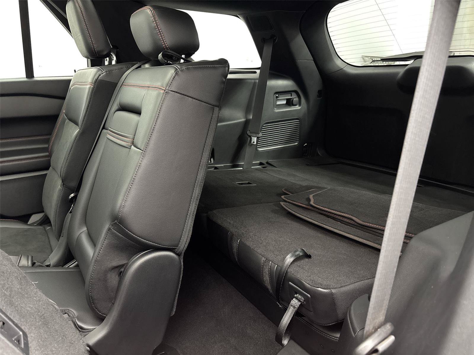 Used 2023 Ford Explorer ST-Line w/ Class IV Trailer Tow Package AWD/4WD image 30