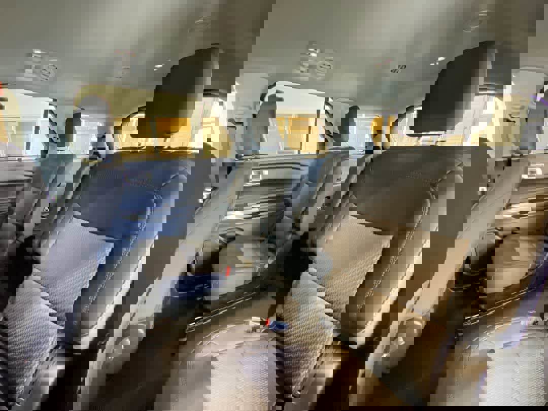 Used 2023 Ford Explorer XLT image 24