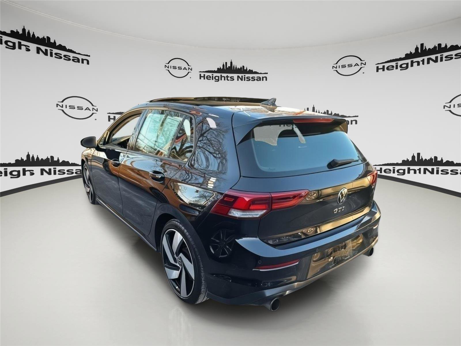 Used 2022 Volkswagen GTI SE image 5