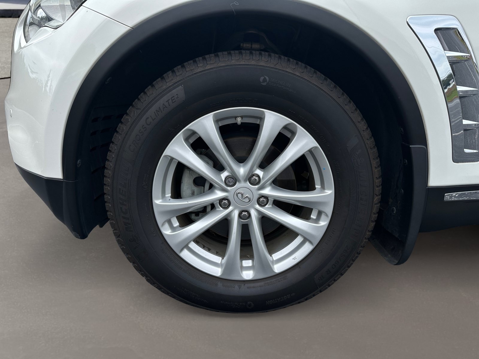 Used 2016 INFINITI QX70 2WD w/ Premium Package image 10