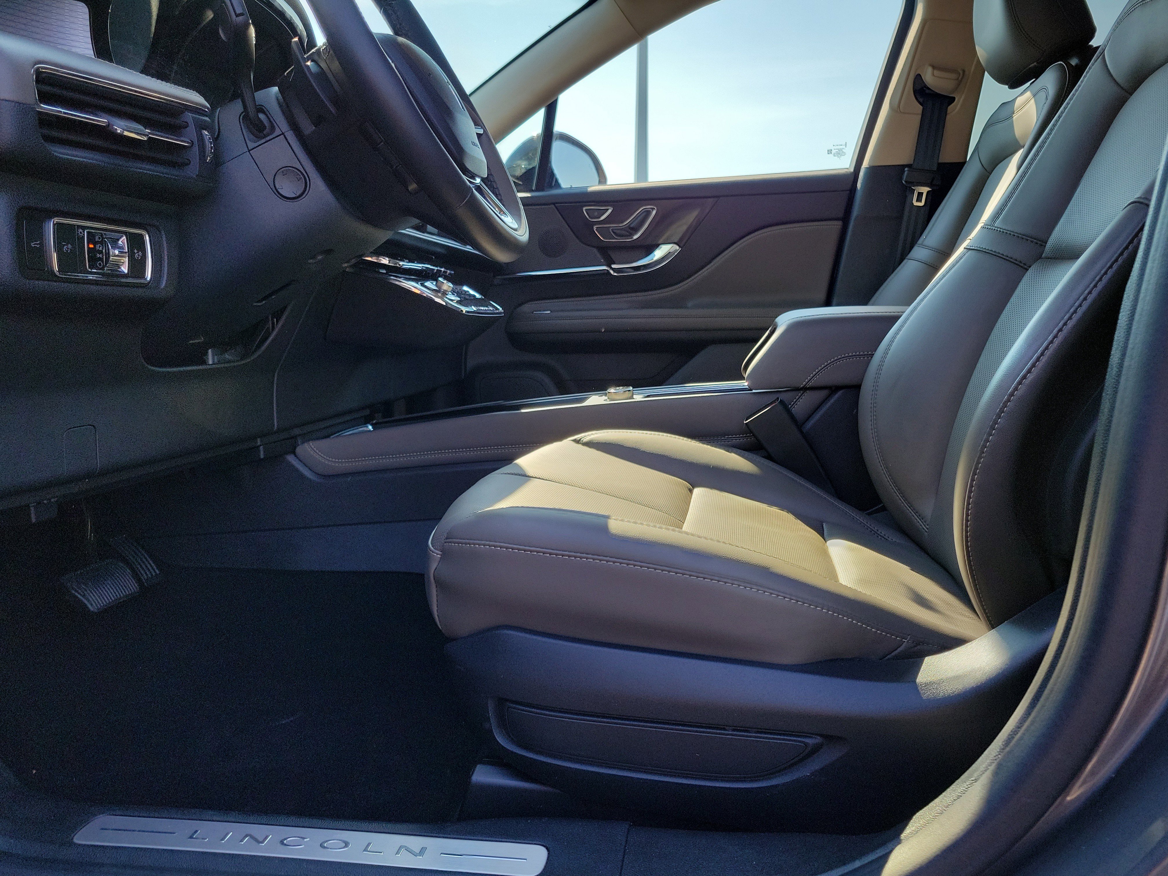 Certified 2024 Lincoln Corsair AWD w/ Equipment Group 101A image 18