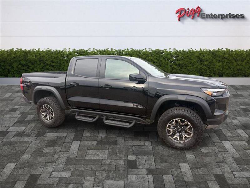 Used 2025 Chevrolet Colorado ZR2 w/ Technology Package AWD/4WD image 8