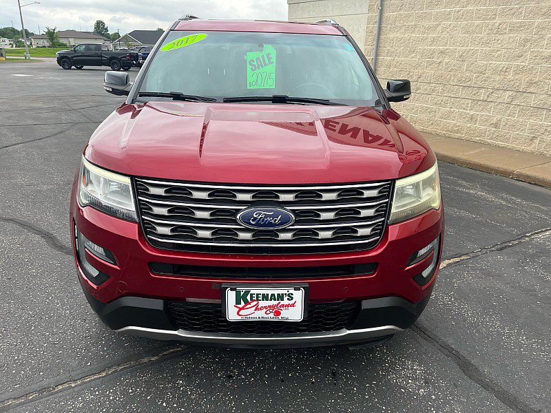 Used 2017 Ford Explorer XLT w/ Equipment Group 202A AWD/4WD image 3