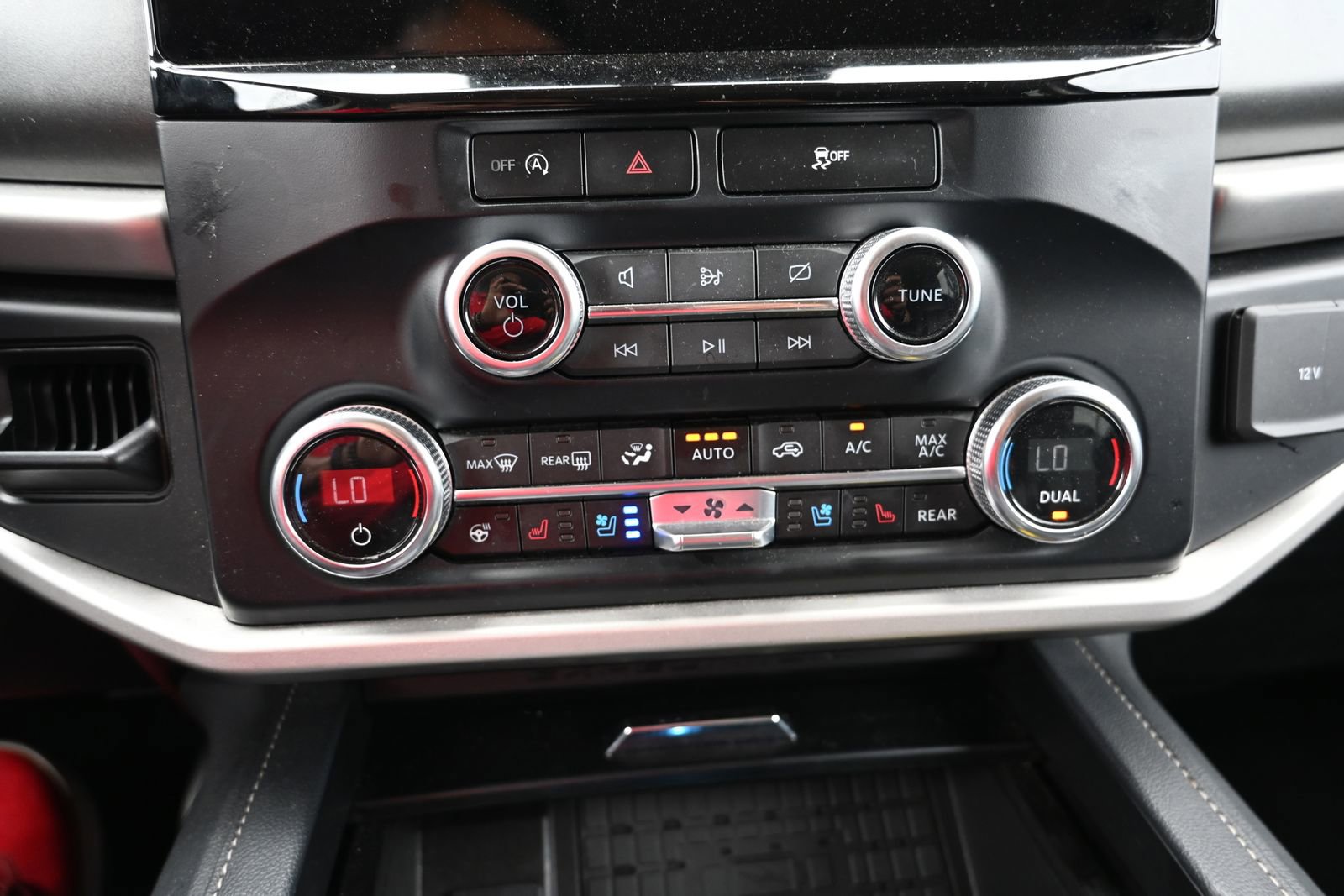 Used 2024 Ford Expedition XLT RWD image 19