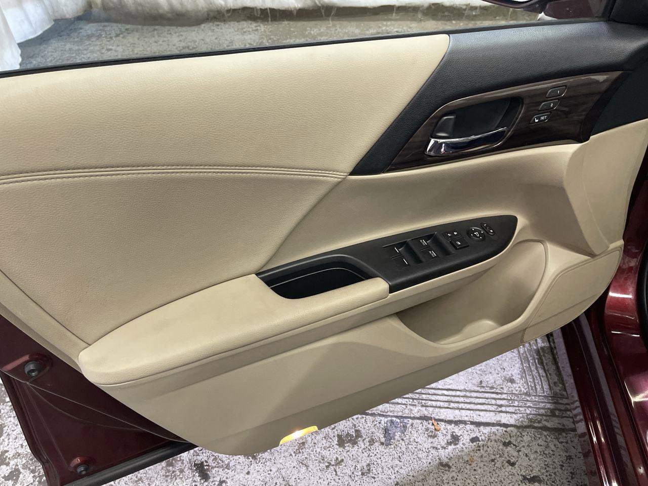 Used 2017 Honda Accord Touring image 13