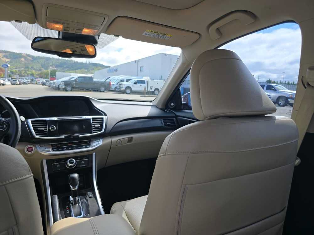 Used 2015 Honda Accord Touring image 14