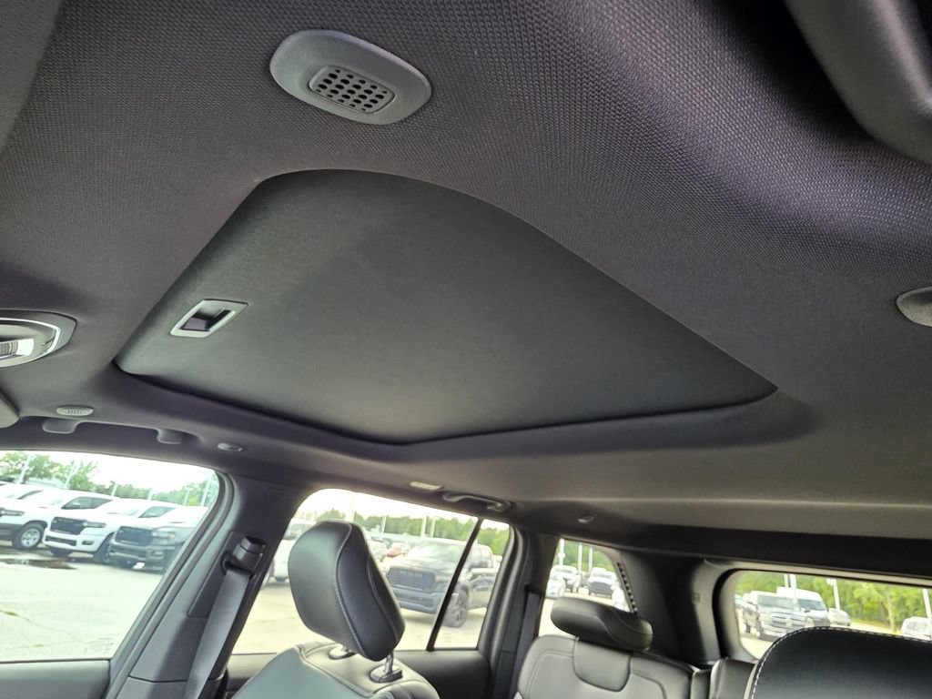 New 2026 Jeep Grand Cherokee Altitude RWD image 8