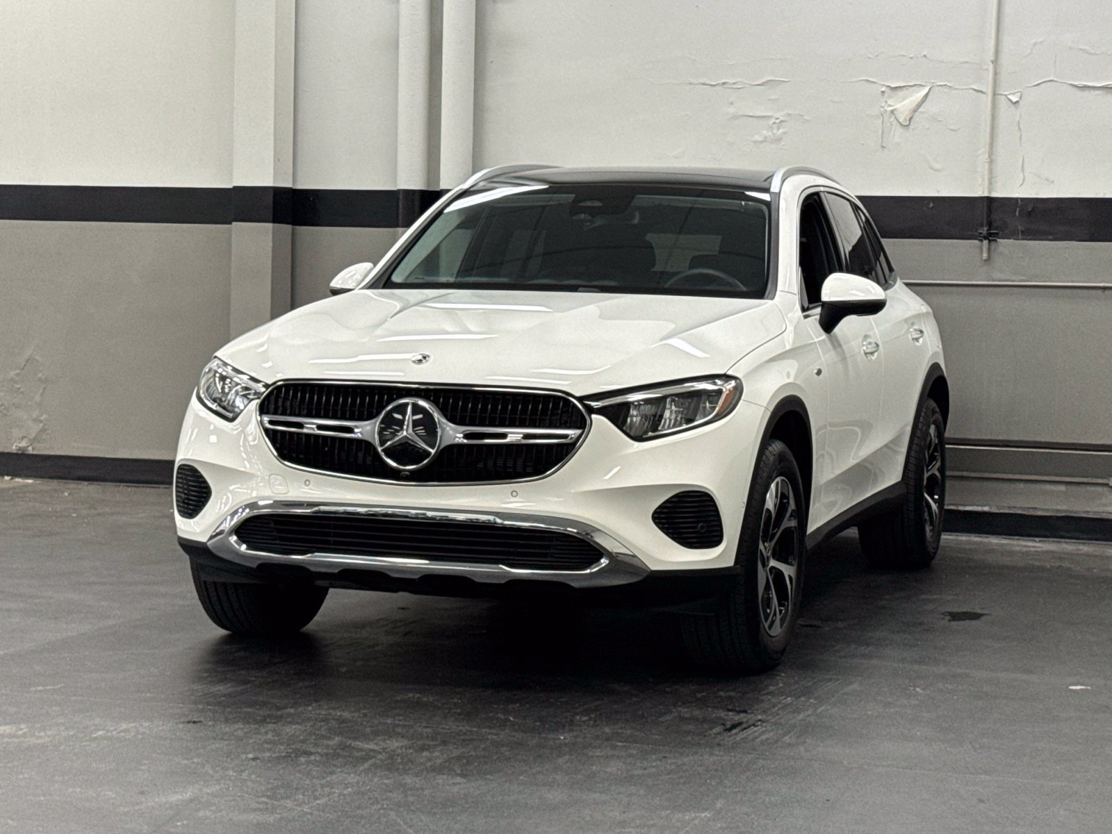 Certified 2025 Mercedes-Benz GLC 350e 4MATIC image 4