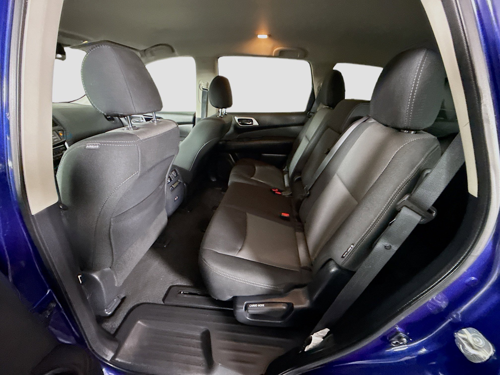 Used 2020 Nissan Pathfinder S image 25