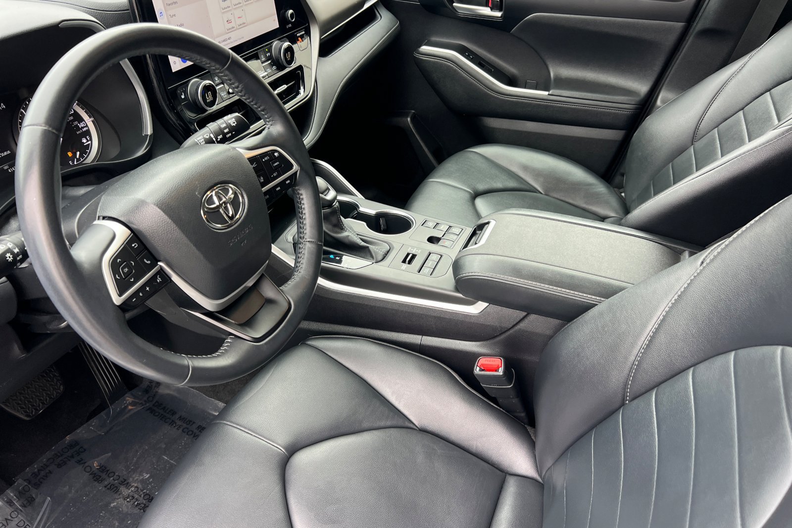 Used 2023 Toyota Highlander XLE AWD/4WD image 10