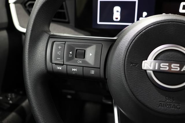 Used 2025 Nissan Kicks SV AWD/4WD image 19