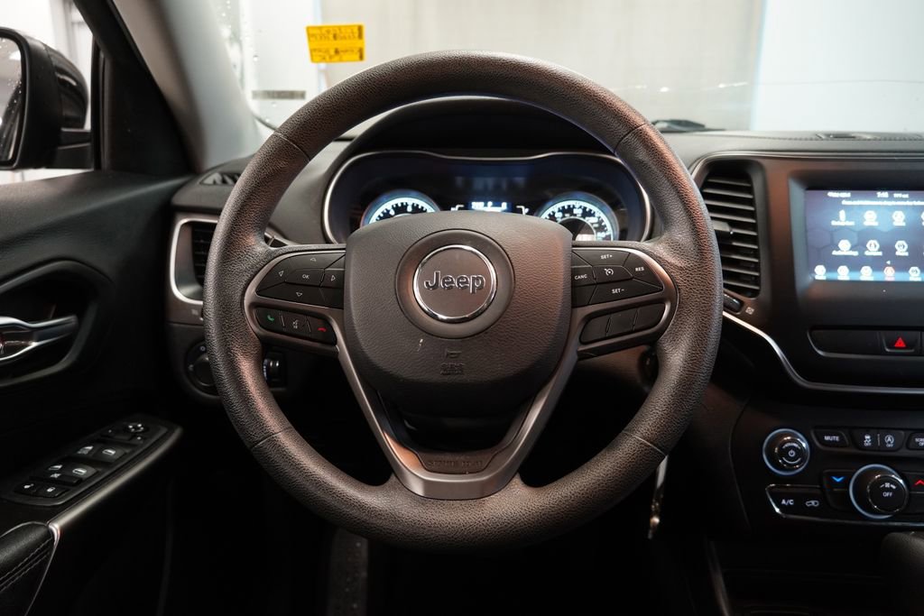 Used 2020 Jeep Cherokee Latitude FWD image 12