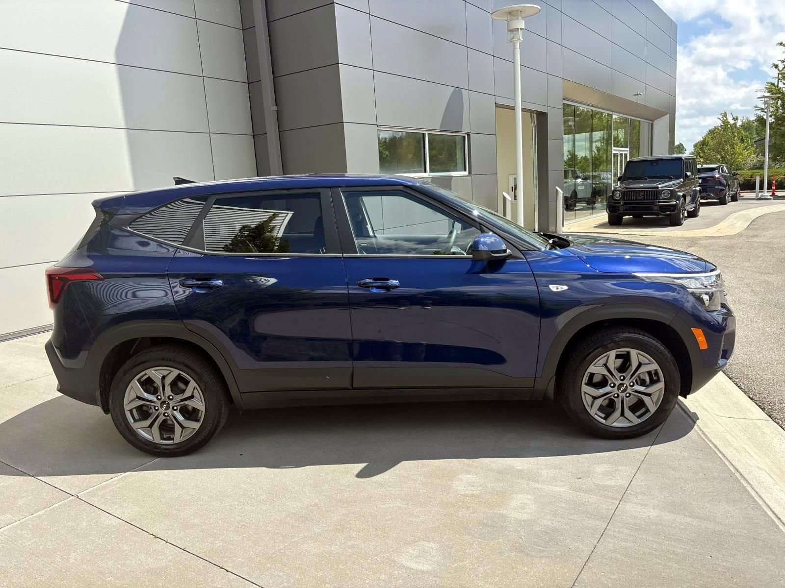 Used 2025 Kia Seltos LX AWD/4WD image 4