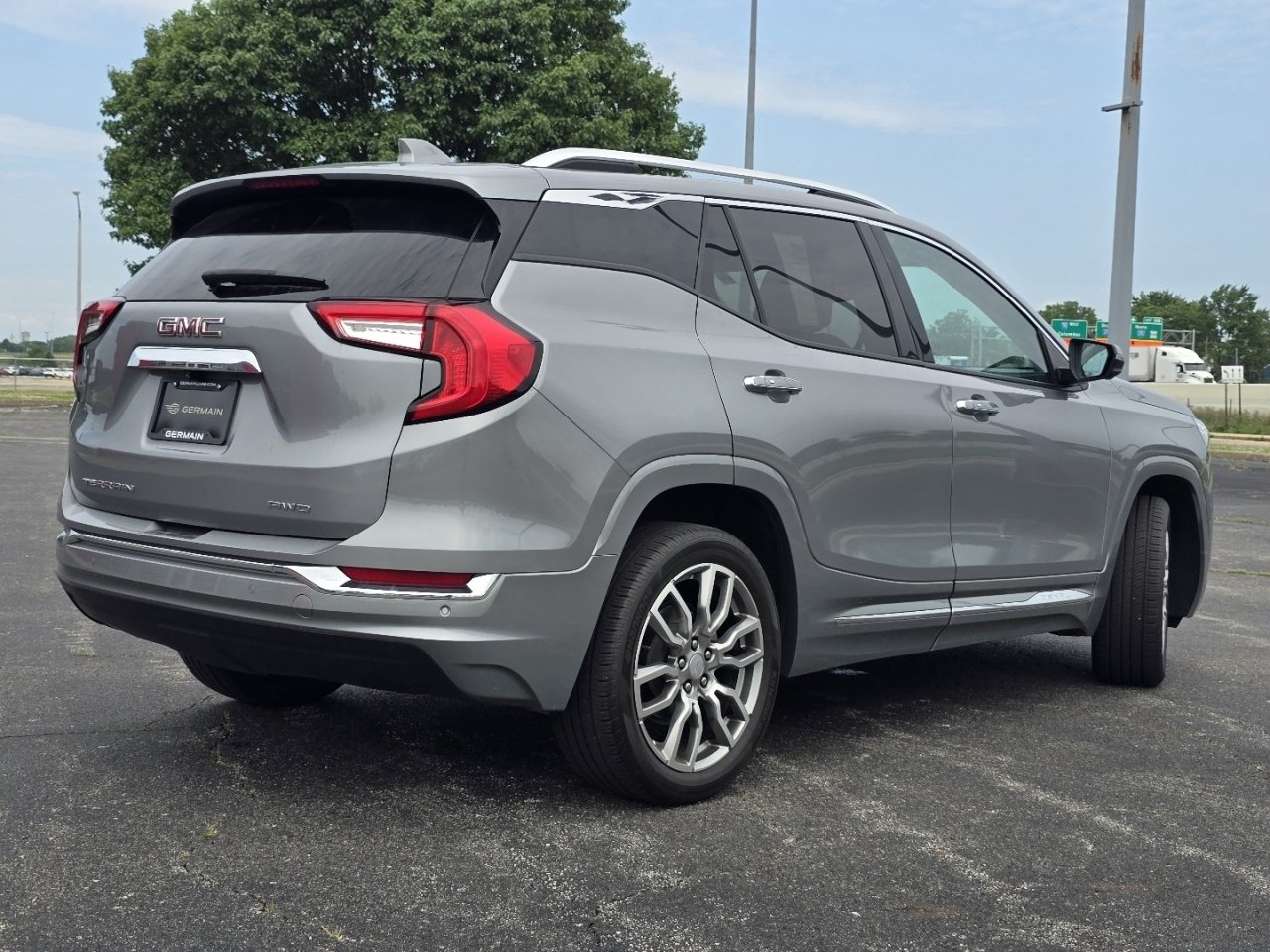 Used 2024 GMC Terrain Denali w/ Denali Premium Package AWD/4WD image 19