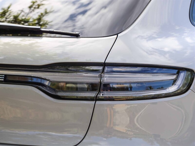 Used 2023 Porsche Macan w/ Premium Package Plus AWD/4WD image 15
