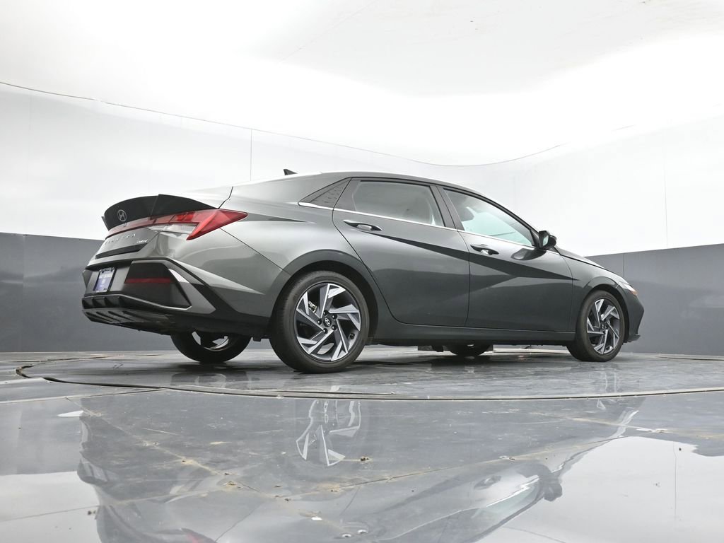 Used 2025 Hyundai Elantra Limited FWD image 41