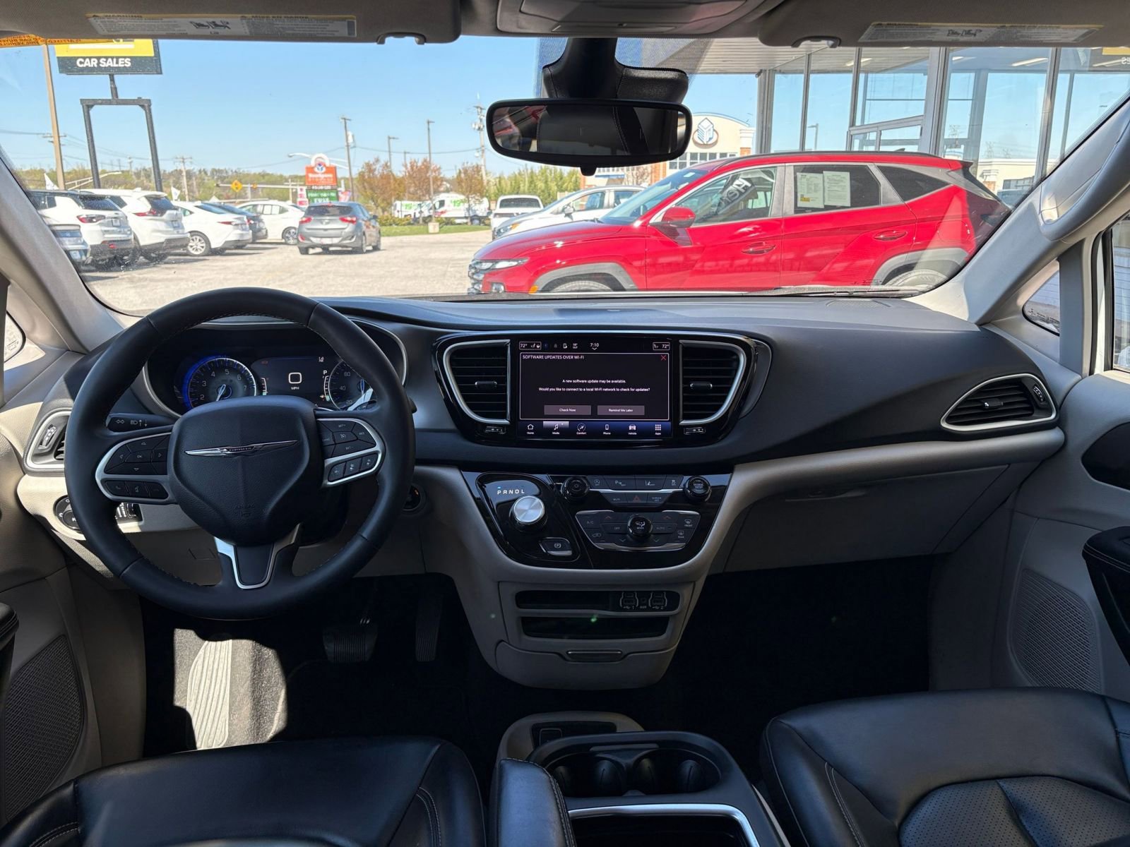 Used 2023 Chrysler Pacifica Touring-L image 35