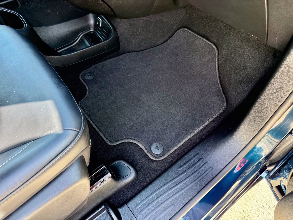 Used 2025 Chrysler Pacifica Select image 21