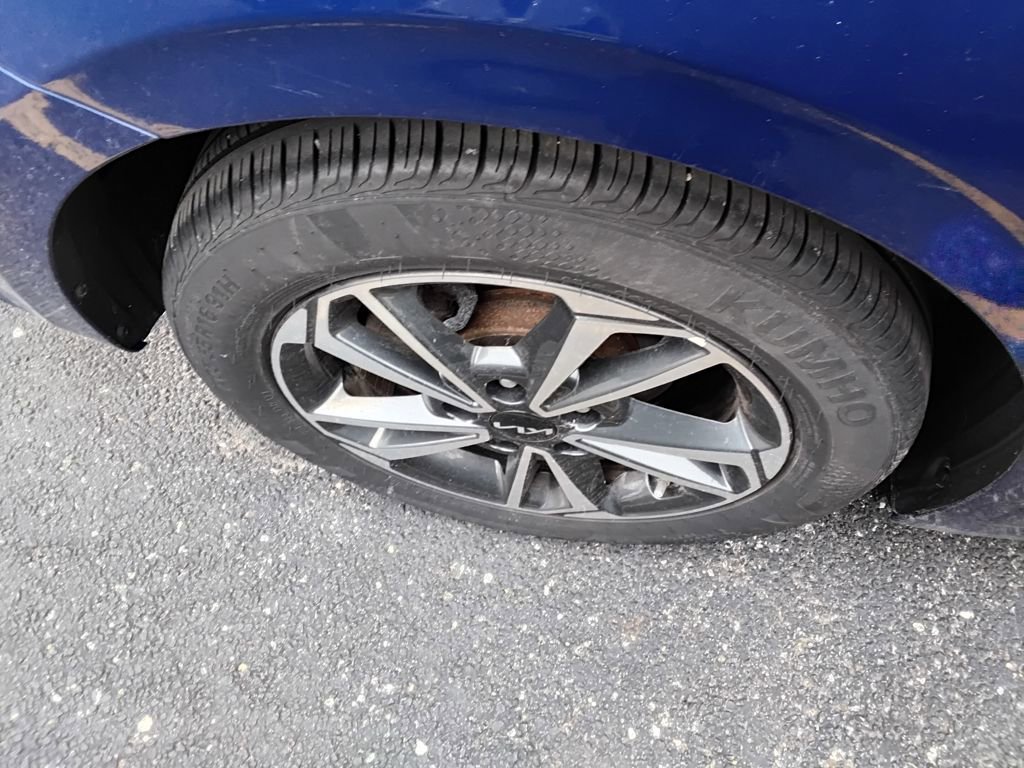 Used 2024 Kia Forte LXS w/ LXS Technology Package image 11