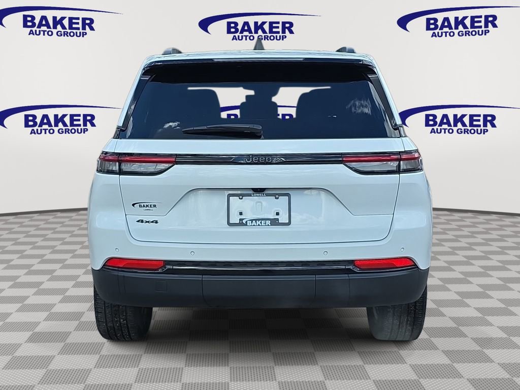 Used 2025 Jeep Grand Cherokee Altitude image 4