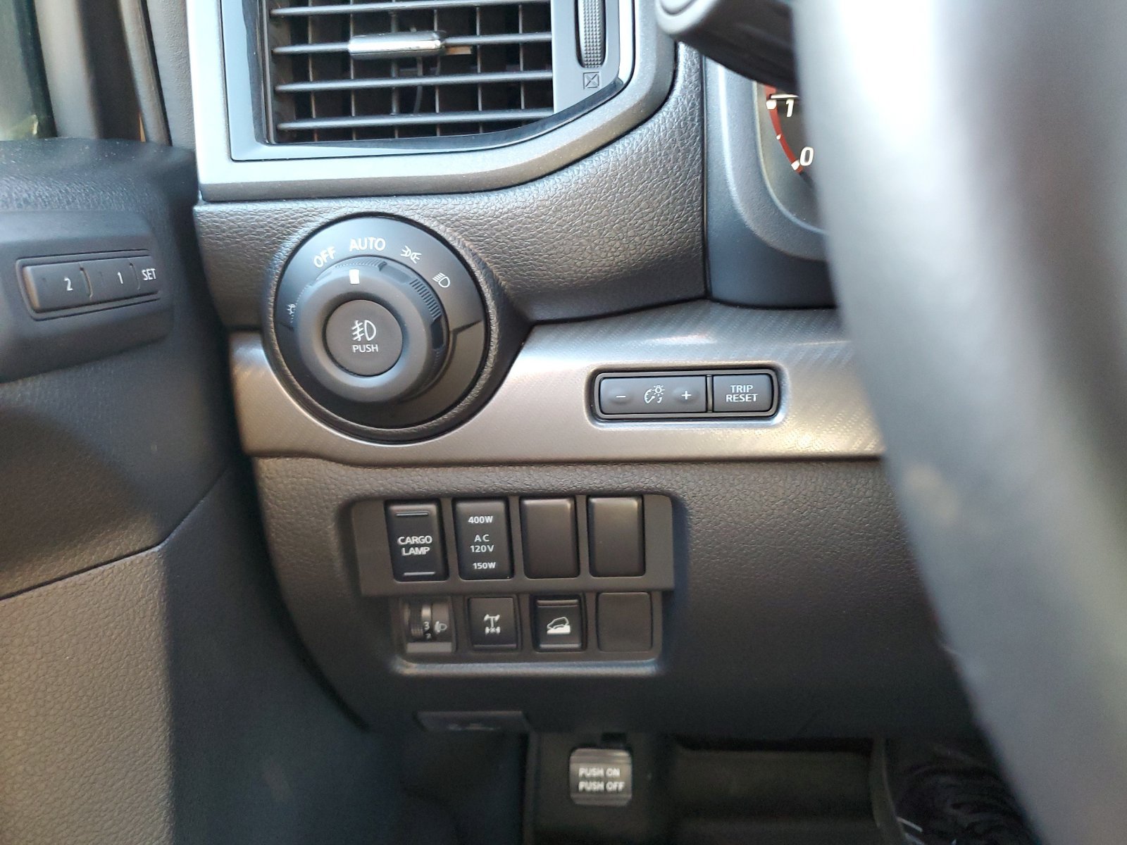 Used 2024 Nissan Titan PRO-4X w/ Pro-4x Convenience Package AWD/4WD image 22