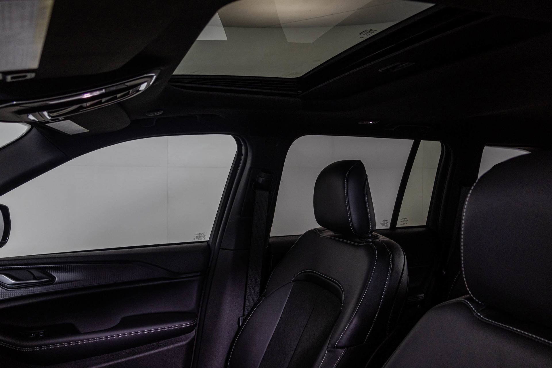 New 2025 Jeep Grand Cherokee Altitude image 25