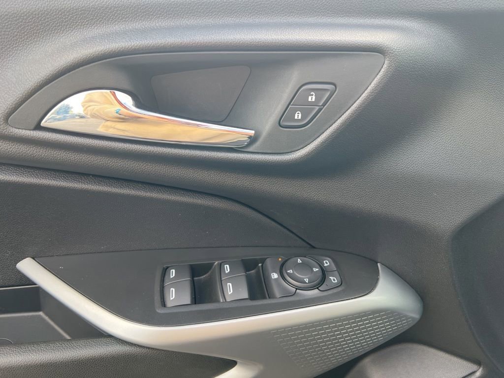 Used 2025 Chevrolet Trax LS image 9