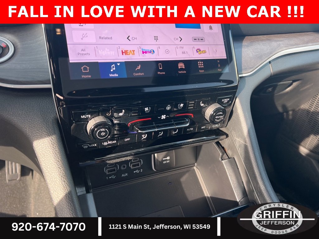 New 2025 Jeep Grand Cherokee Limited w/ Luxury Tech Group II image 20