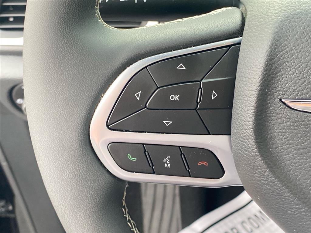 Used 2026 Chrysler Pacifica Select FWD image 17