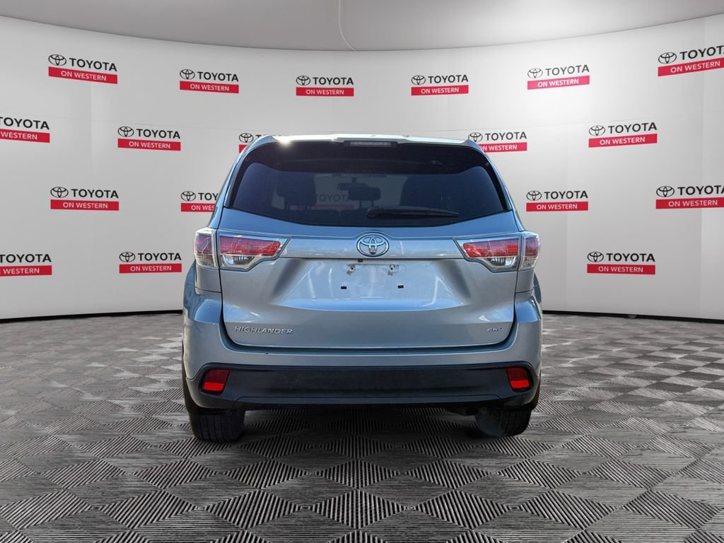 Certified 2016 Toyota Highlander LE image 4