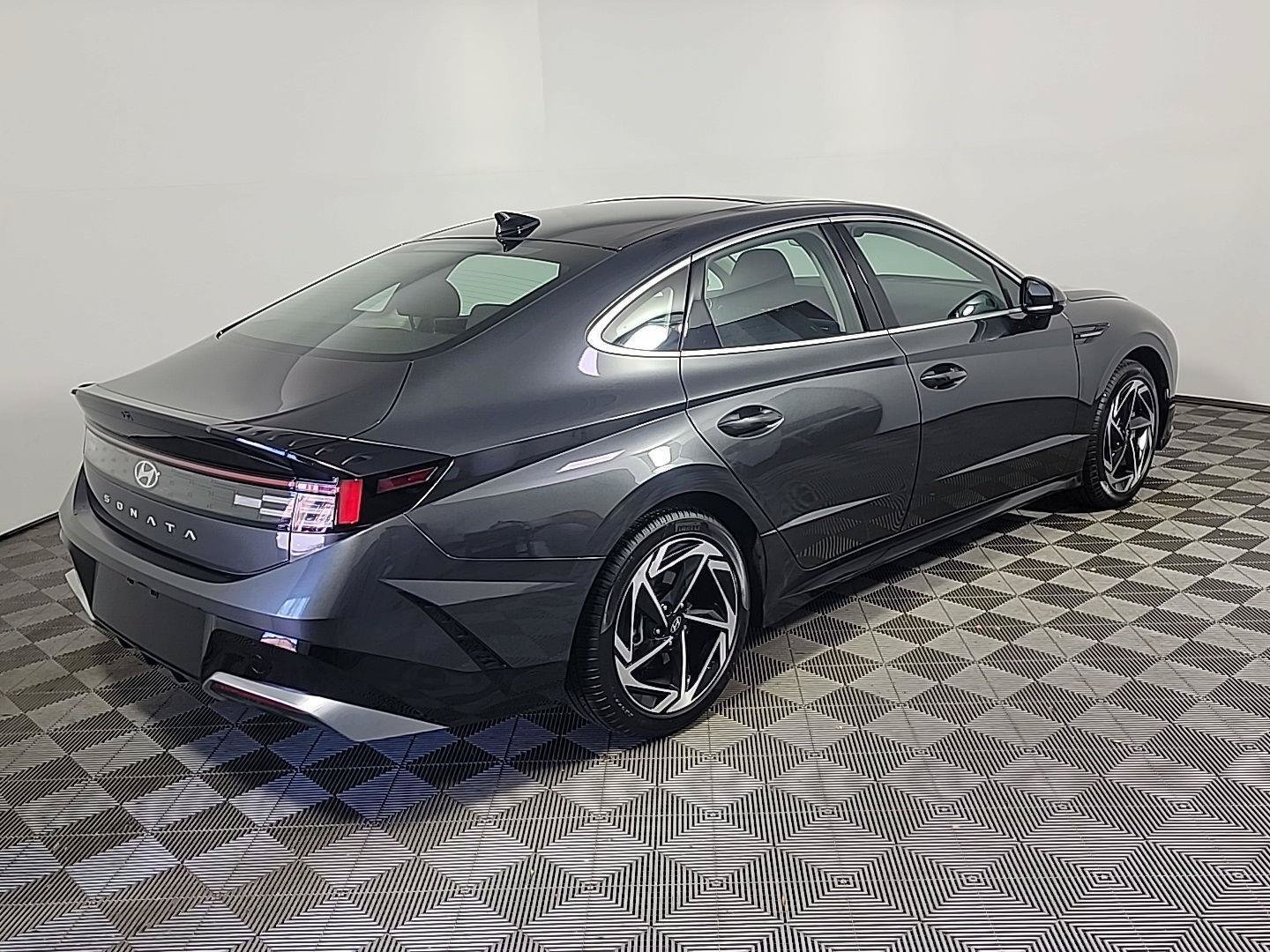 Used 2025 Hyundai Sonata SEL FWD image 4