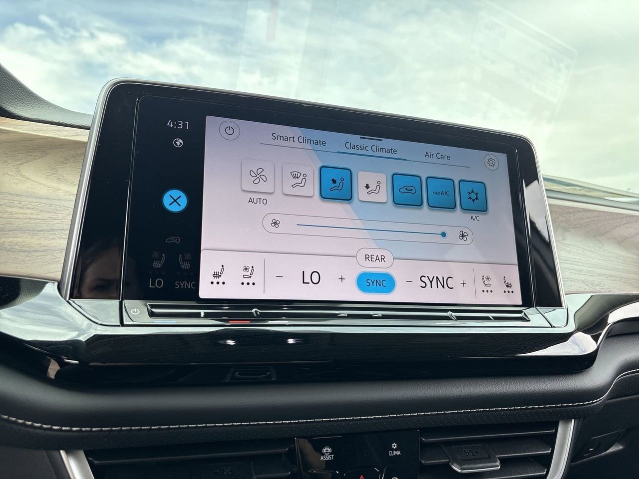 New 2026 Volkswagen Atlas SE image 23