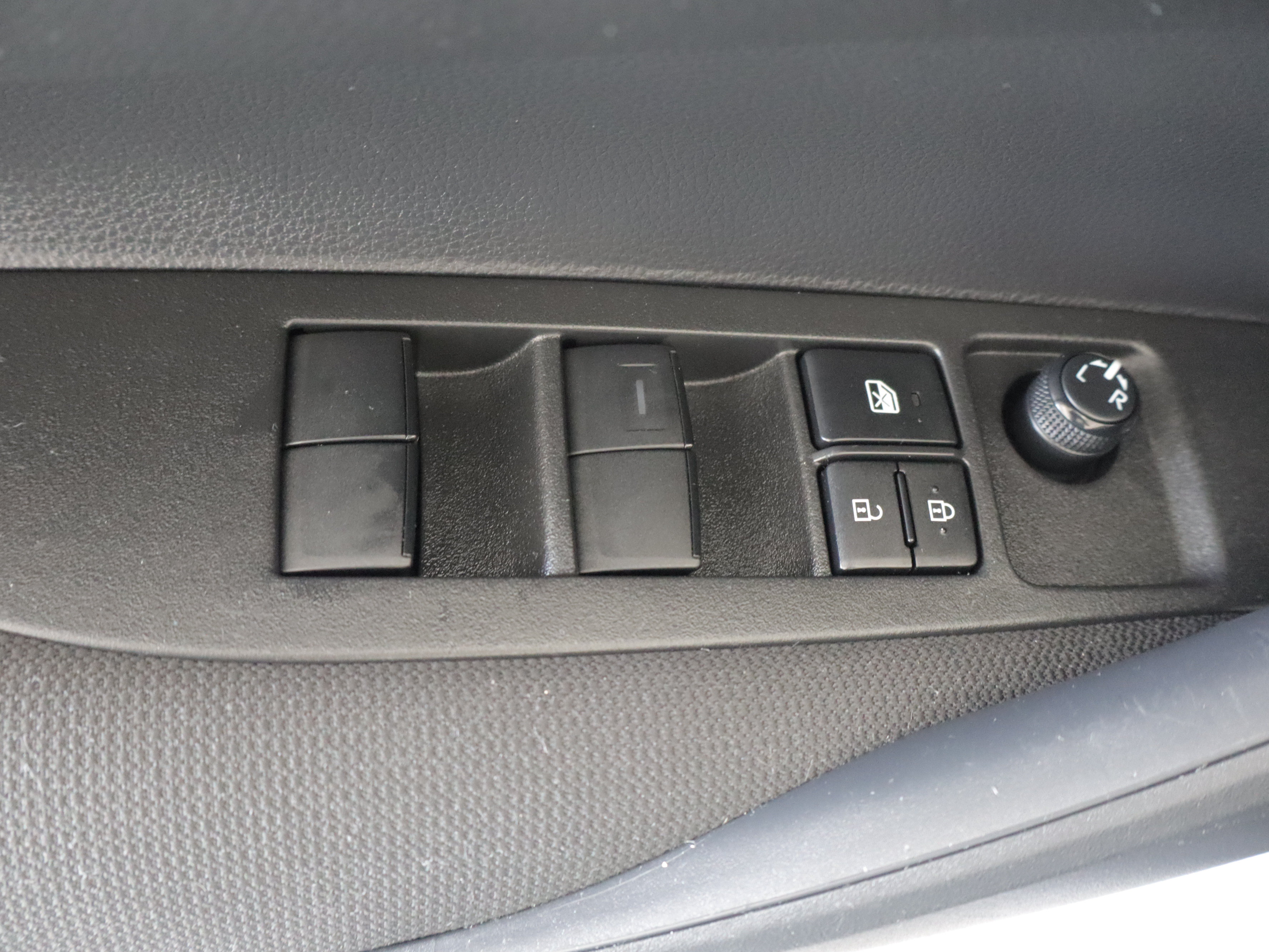 Used 2023 Toyota Corolla LE w/ Carpet Mat Package (TMS) FWD image 11