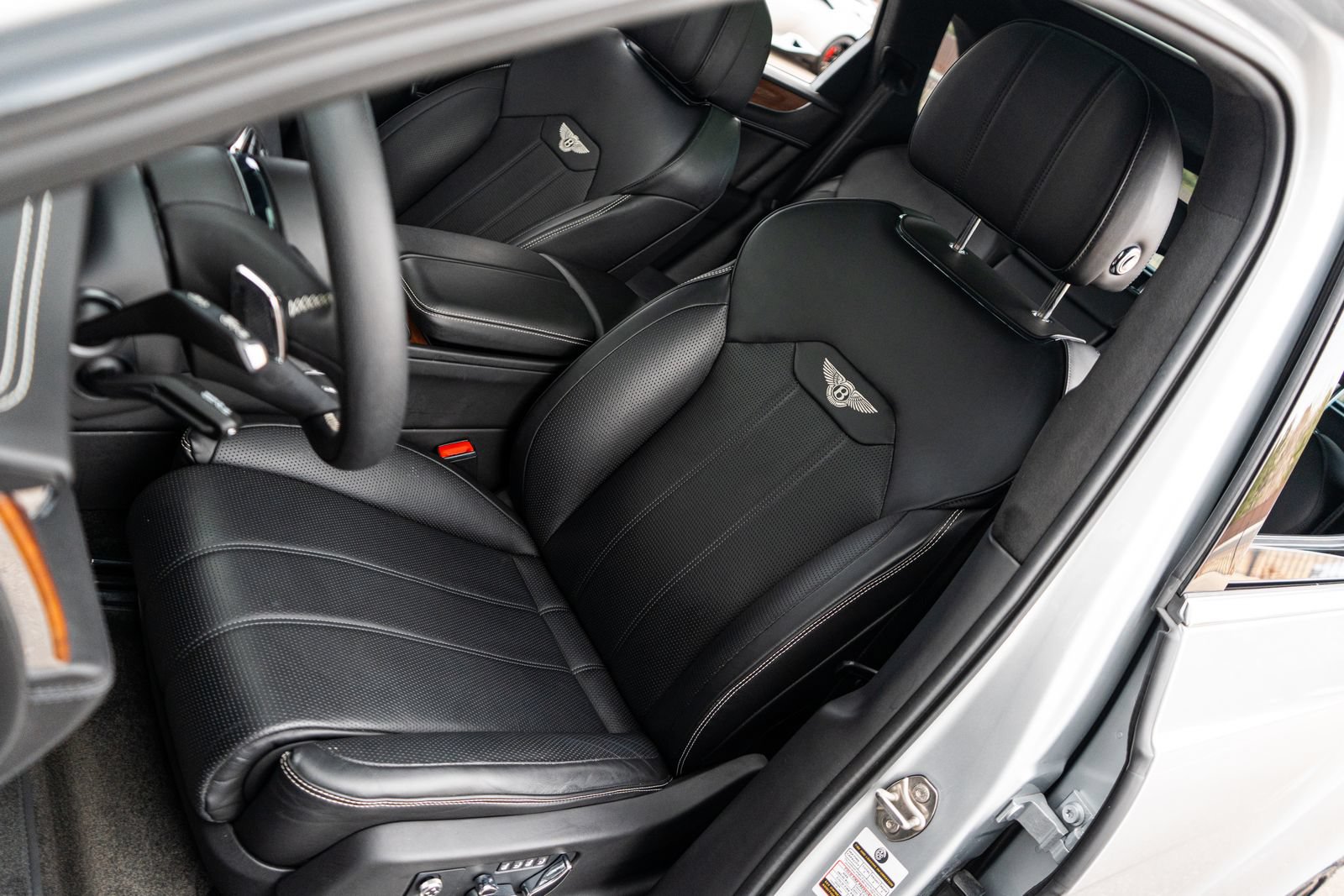 Certified 2023 Bentley Bentayga AWD/4WD image 25