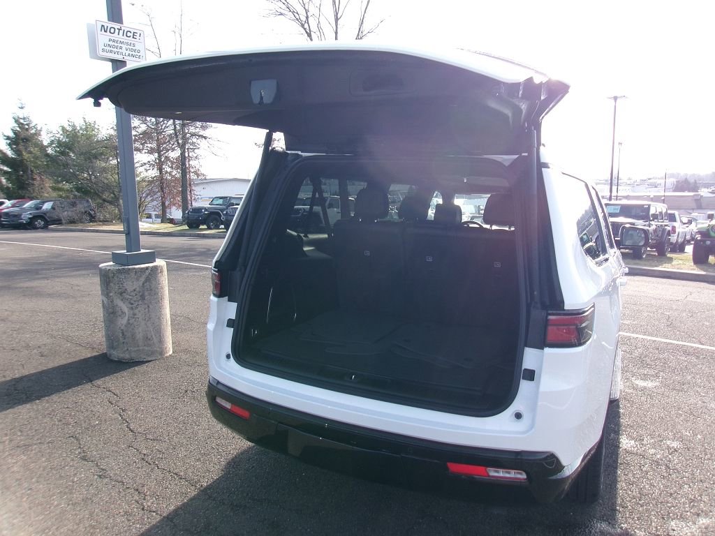 New 2025 Jeep Wagoneer L Series II w/ Premium Group I image 20